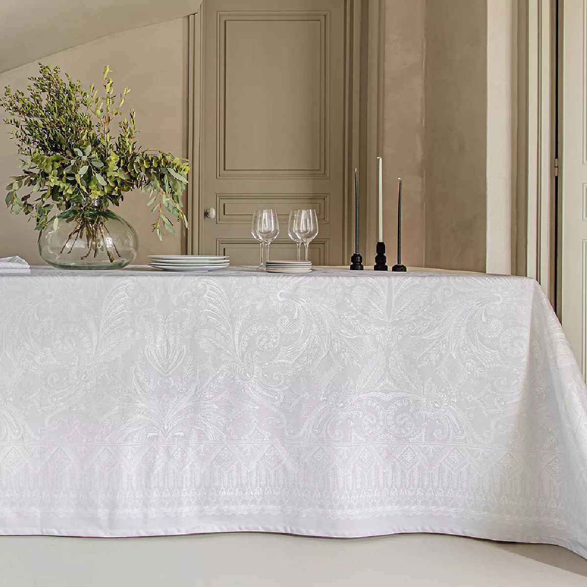 grey-100-cotton-stain-repellent-tablecloth-grace-perle (3)